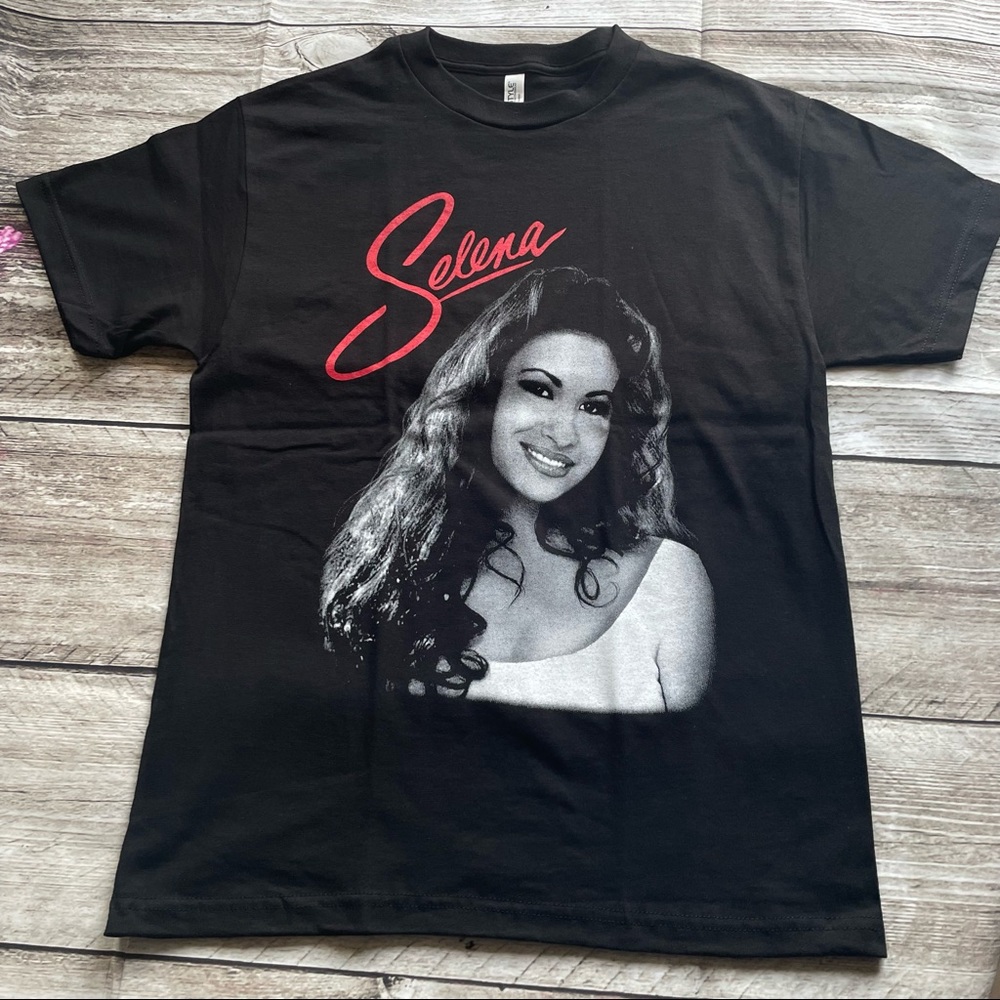 Blk/ Wht Como La Flor Selena T-Shirts